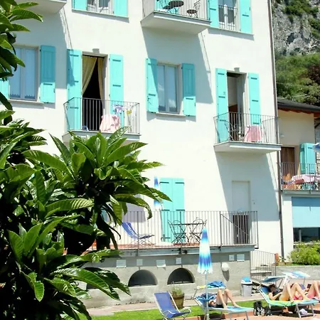 - Tipo Biuno Country house *