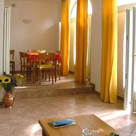 - Tipo Biuno Country house