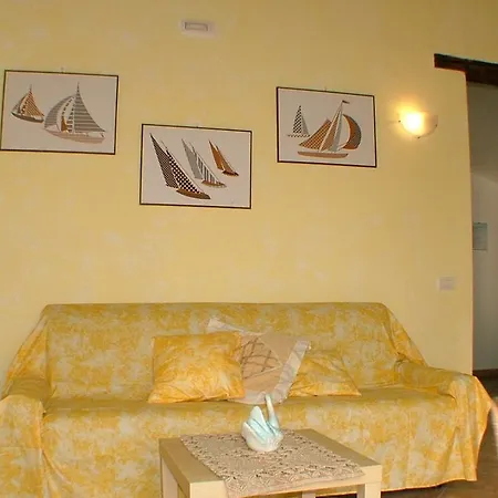 - Tipo Biuno Country house *